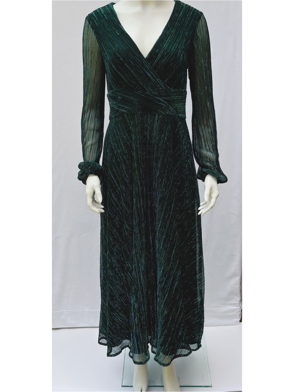 Betsy & Adam Women's Long Sleeve V-Neck Solid Shimmer Gown Size 8 NWT 289$